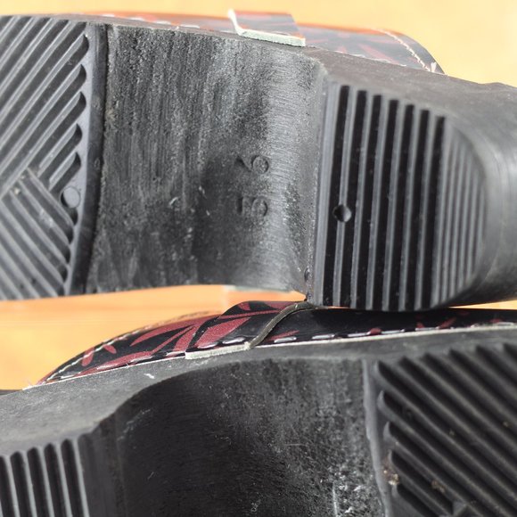 Cape Clogs Made in Sweden - Picture 14 of 16